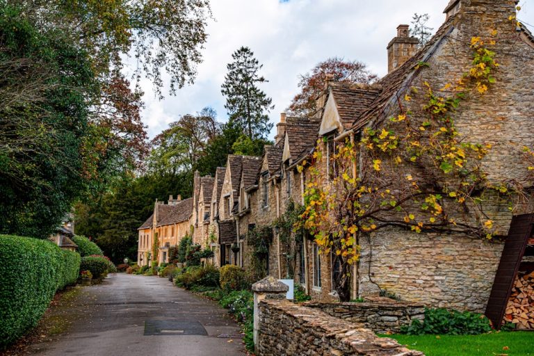 The Cotswolds at a Proper Pace: Where to Base, What to Skip, and How to Slow Down